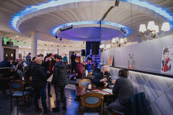 Presentació de l'Enderrock 328 Especial Escena Valenciana amb Òscar Briz al Cafè Rialto de València 